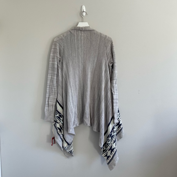 Mossimo Gray Tribal Design Size L - Picture 4 of 4